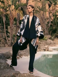 Reversible Amy Ben Poncho - Abstract Noir -Diarrablu reversible amy ben poncho abstract noir 241047