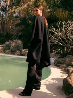 Reversible Amy Ben Poncho - Abstract Noir -Diarrablu reversible amy ben poncho abstract noir 337675