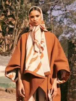 Reversible Amy Ben Poncho - Garden Cream -Diarrablu reversible amy ben poncho garden cream 547701