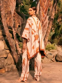 Reversible Amy Ben Poncho - Garden Cream -Diarrablu reversible amy ben poncho garden cream 893900